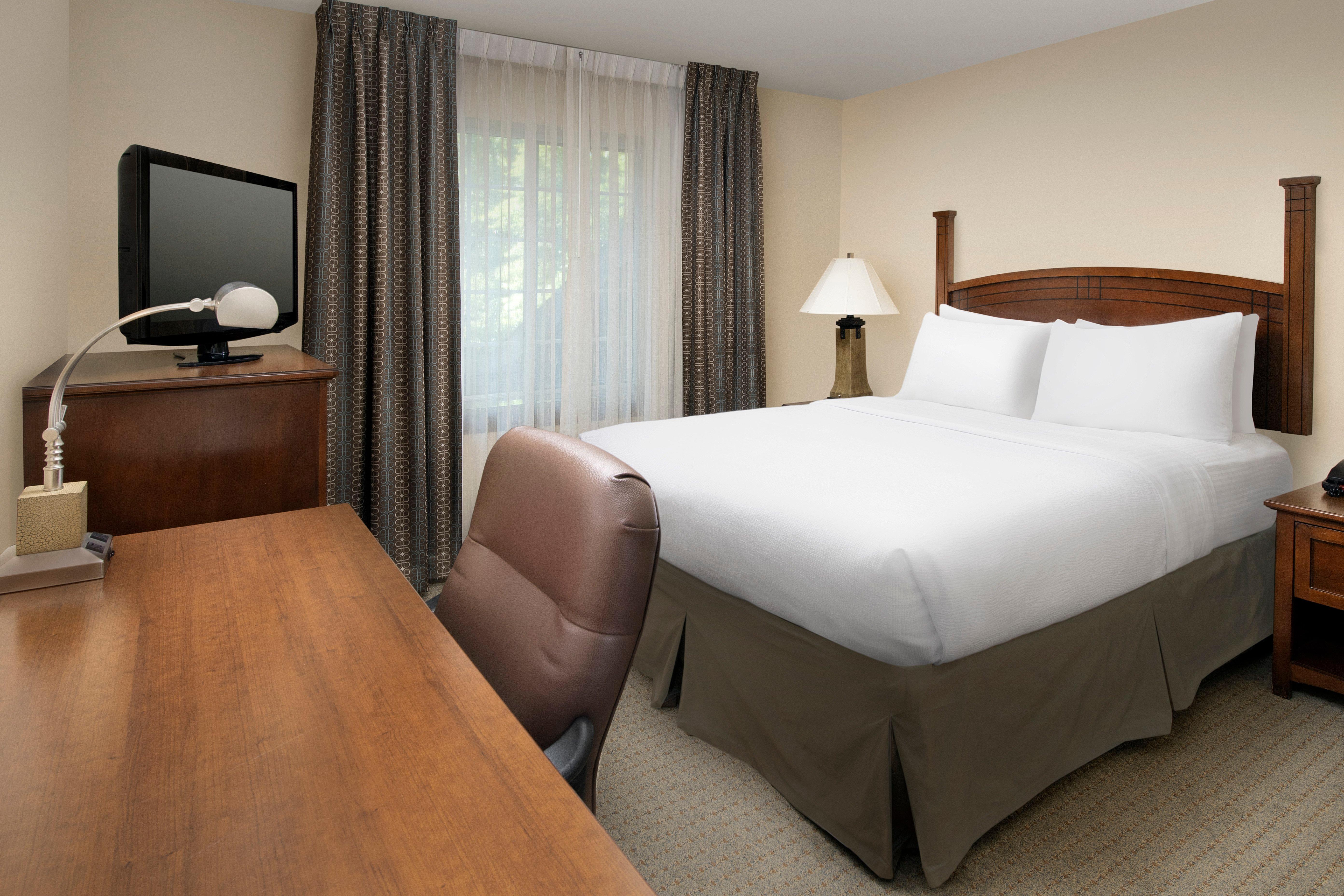 Staybridge Suites North Brunswick, An Ihg Hotel Exteriör bild